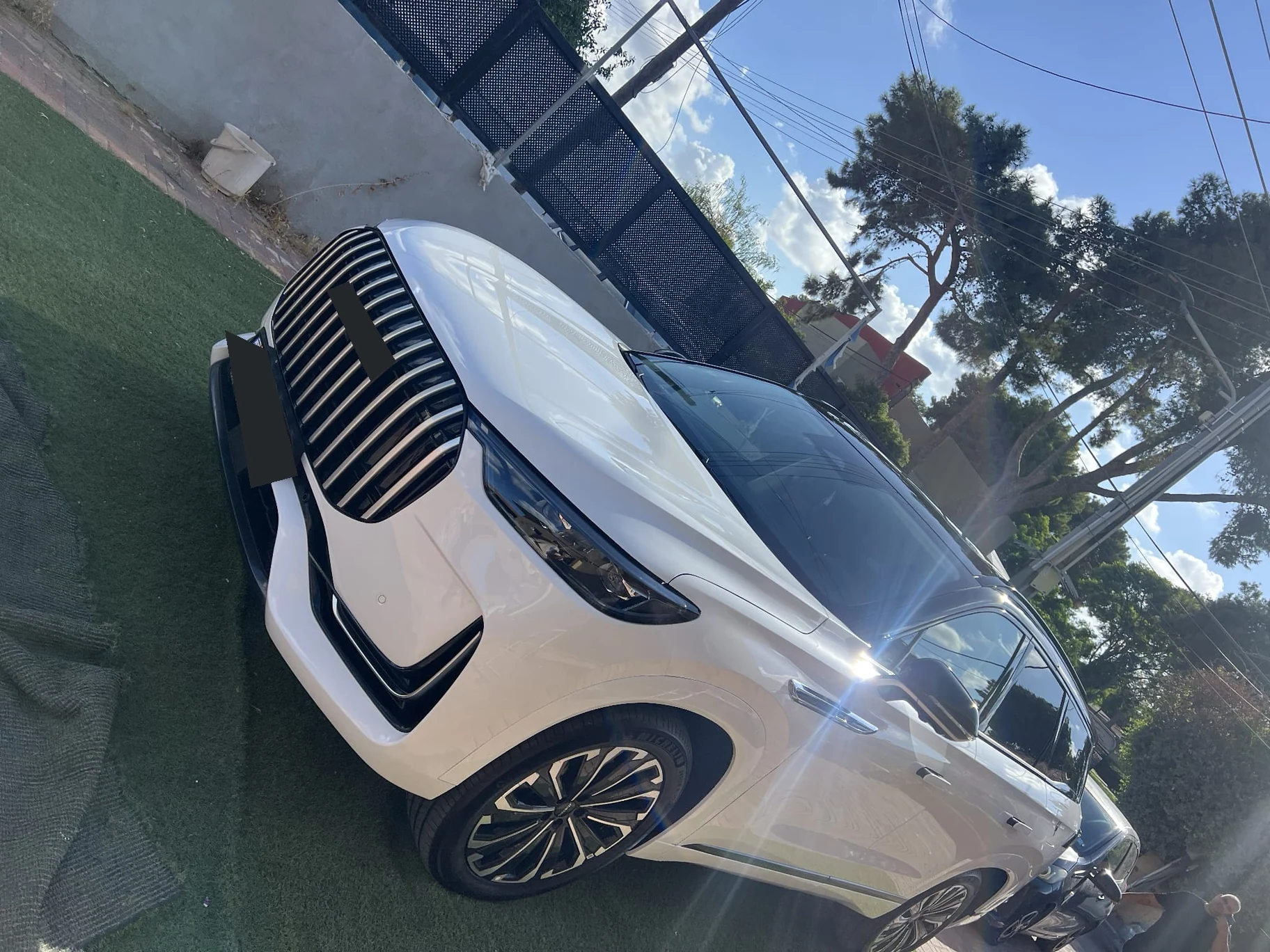 רכב פנאי לבן — תיעוד מצולם