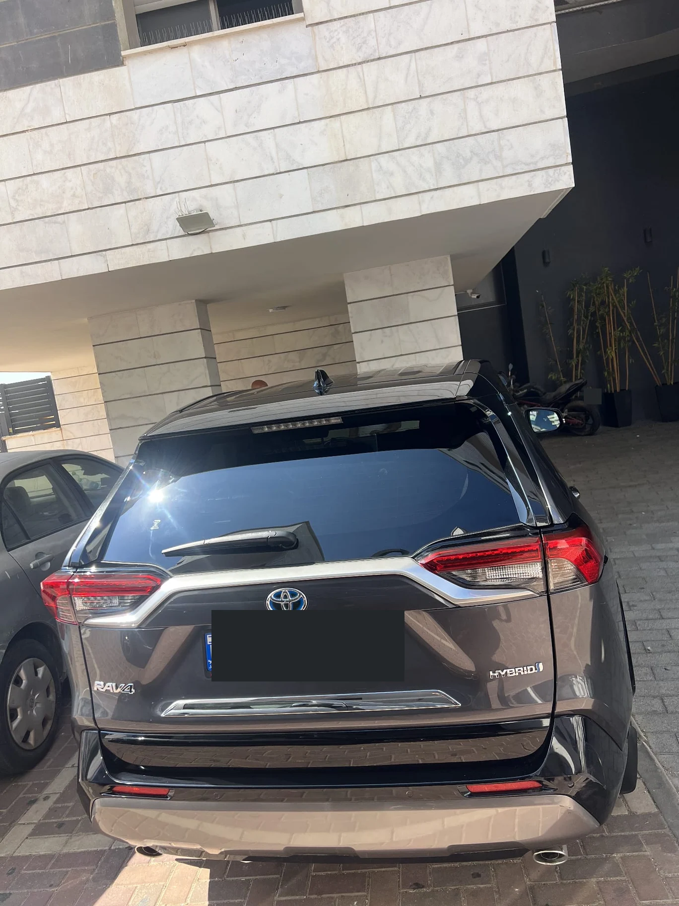 Toyota RAV4 אפור — תיעוד מצולם