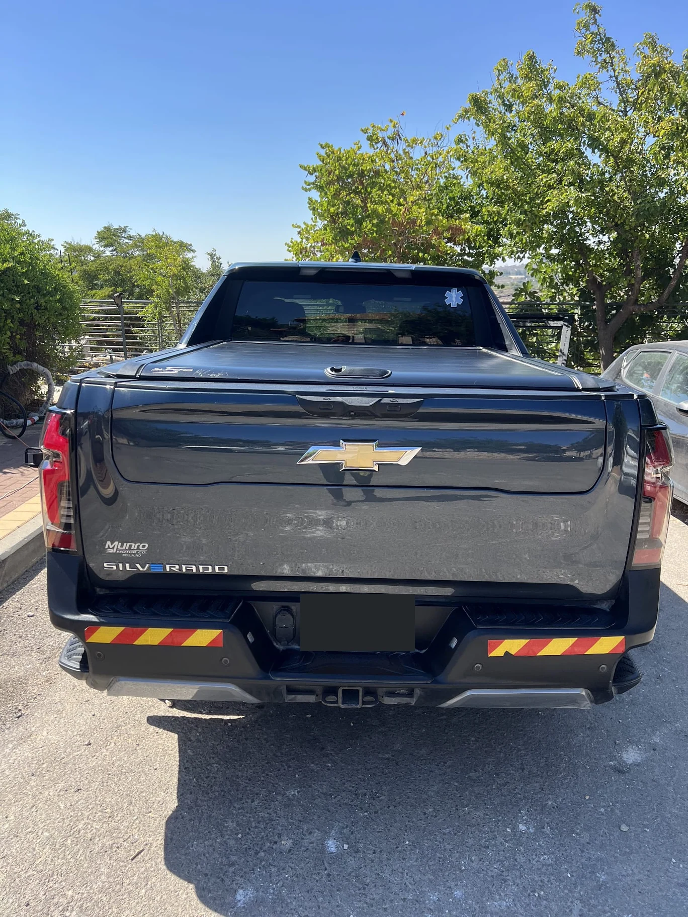 Silverado EV כחול — תיעוד מצולם