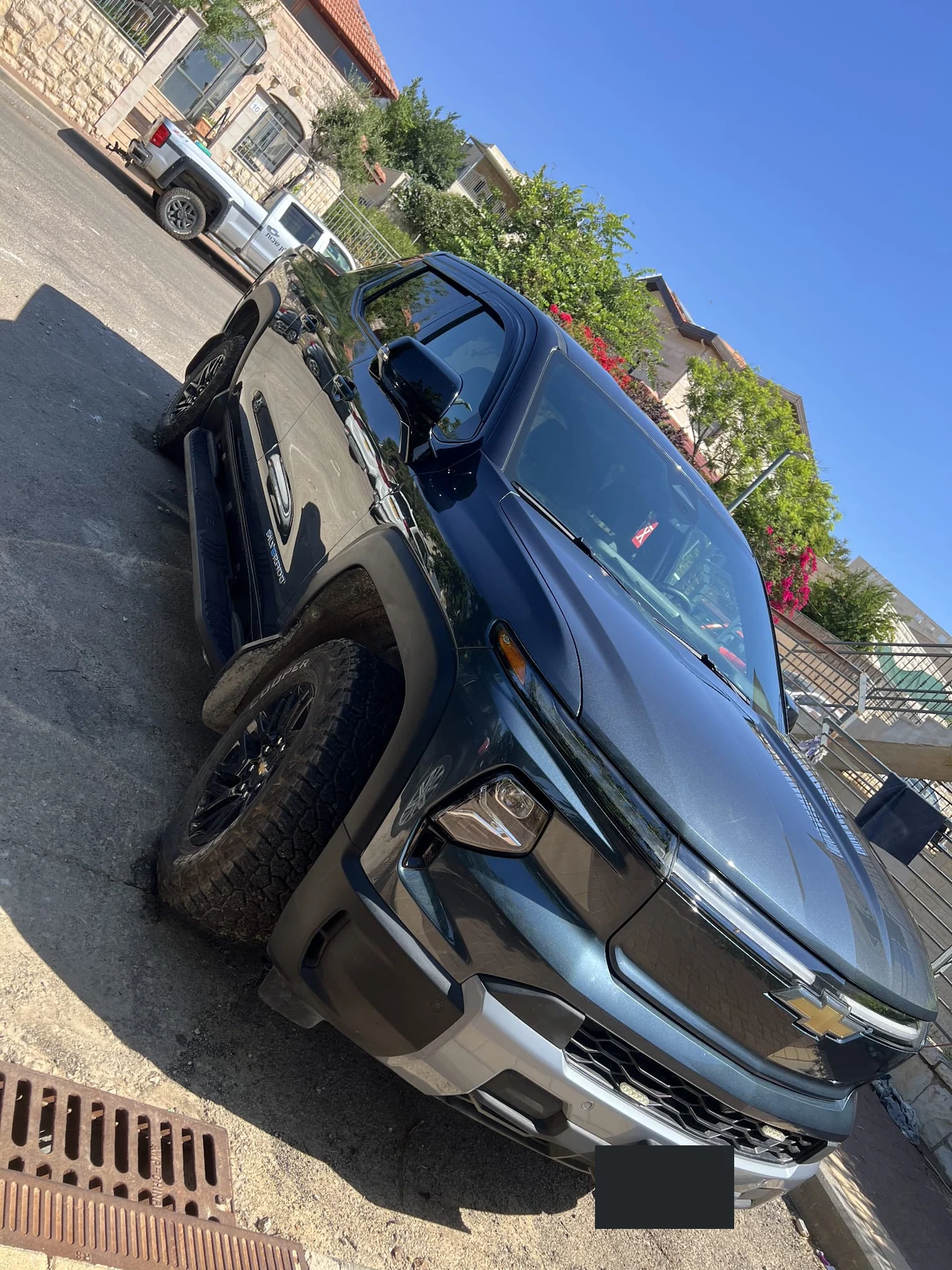Silverado EV כחול — תיעוד מצולם